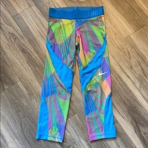 Nike Pro Frequency Hypercool Capri legging SZ S
